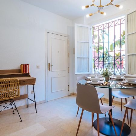 Lirio Suite Apartment - Private Parking Included Sevilla Dış mekan fotoğraf