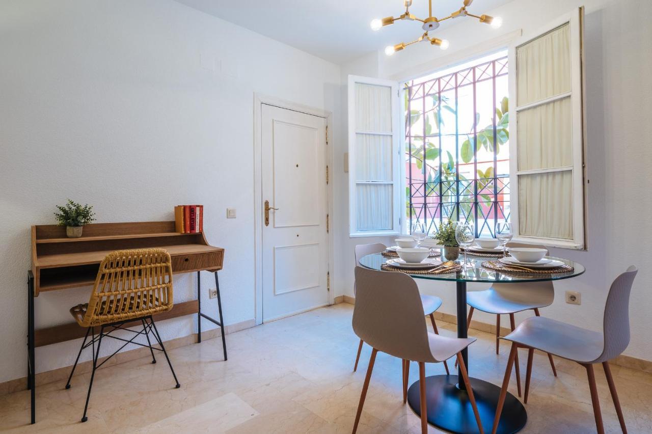 Lirio Suite Apartment - Private Parking Included Sevilla Dış mekan fotoğraf
