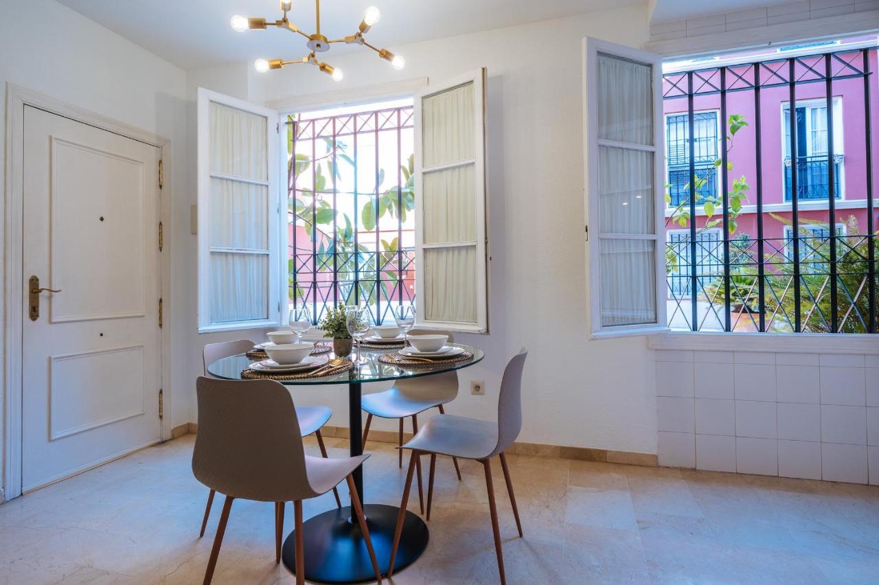 Lirio Suite Apartment - Private Parking Included Sevilla Dış mekan fotoğraf