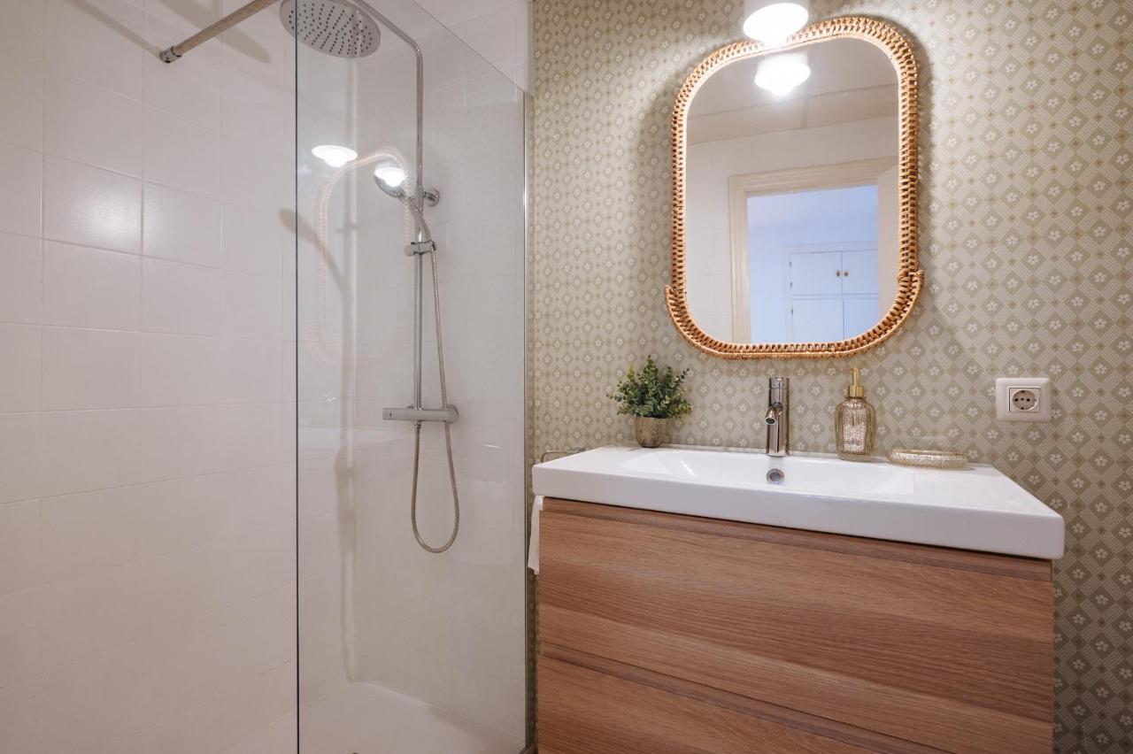 Lirio Suite Apartment - Private Parking Included Sevilla Dış mekan fotoğraf