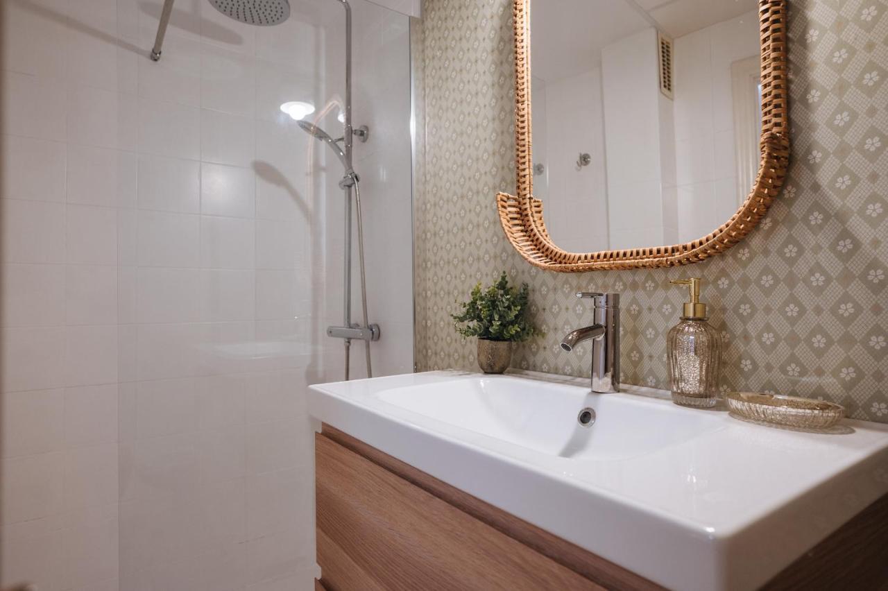 Lirio Suite Apartment - Private Parking Included Sevilla Dış mekan fotoğraf