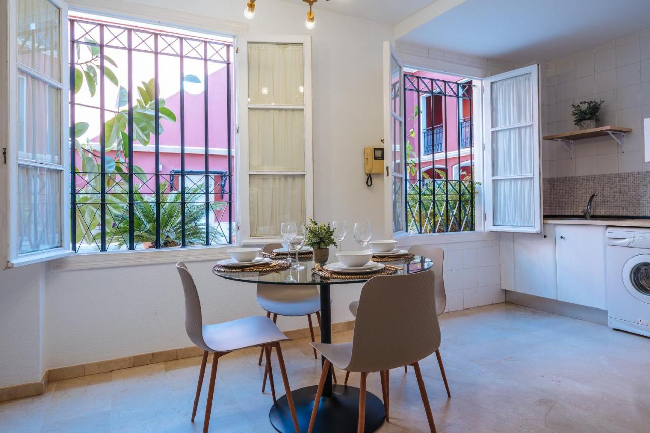 Lirio Suite Apartment - Private Parking Included Sevilla Dış mekan fotoğraf
