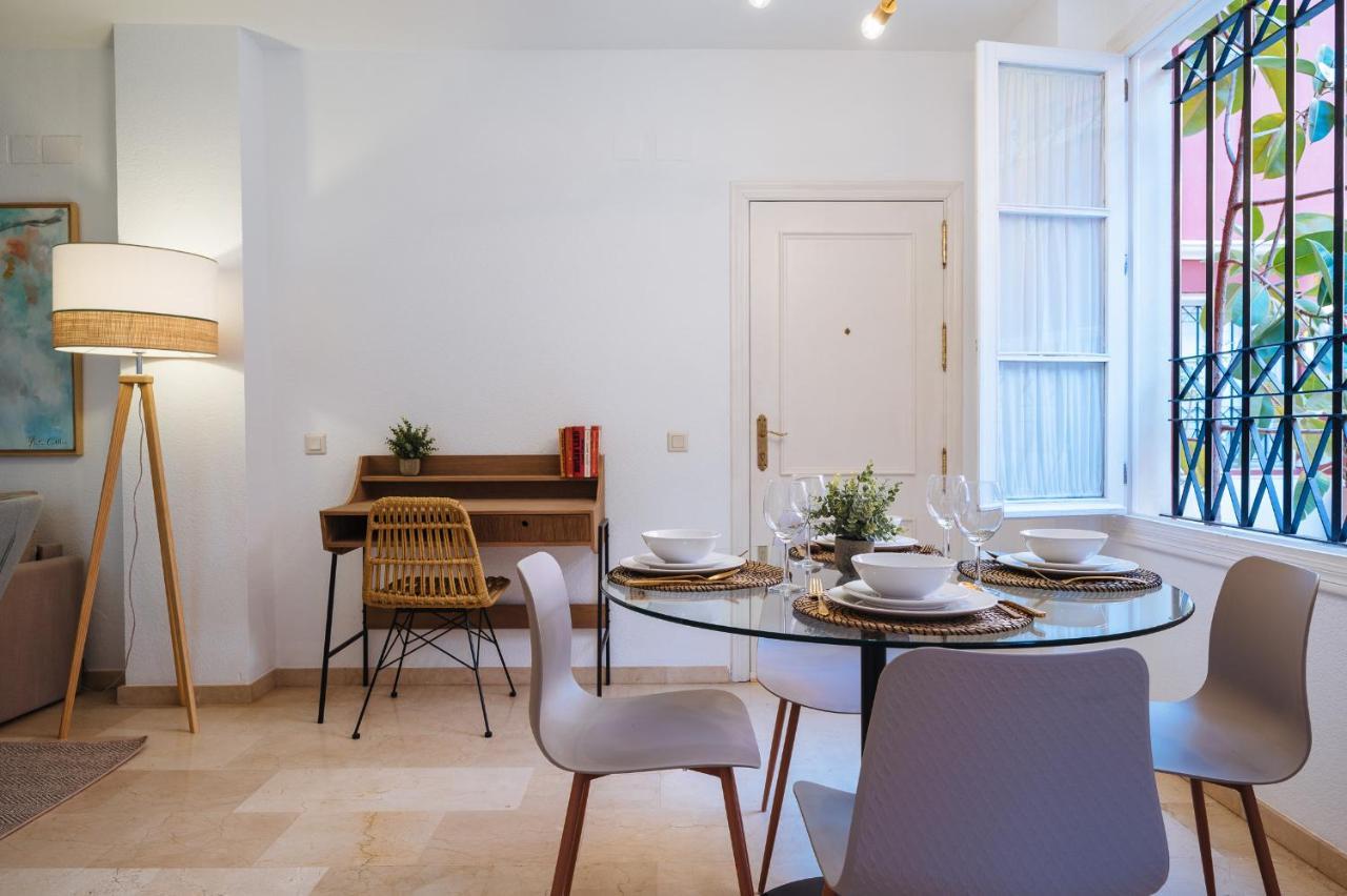 Lirio Suite Apartment - Private Parking Included Sevilla Dış mekan fotoğraf